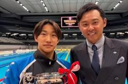 体育直播-日本选手击败对手，获得游泳比赛冠军