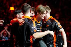 足球直播在线观看免费-关于FNC轻取FLY，Knight关键团战开团秒人宿敌对决八强赛，锁定晋级资格的信息