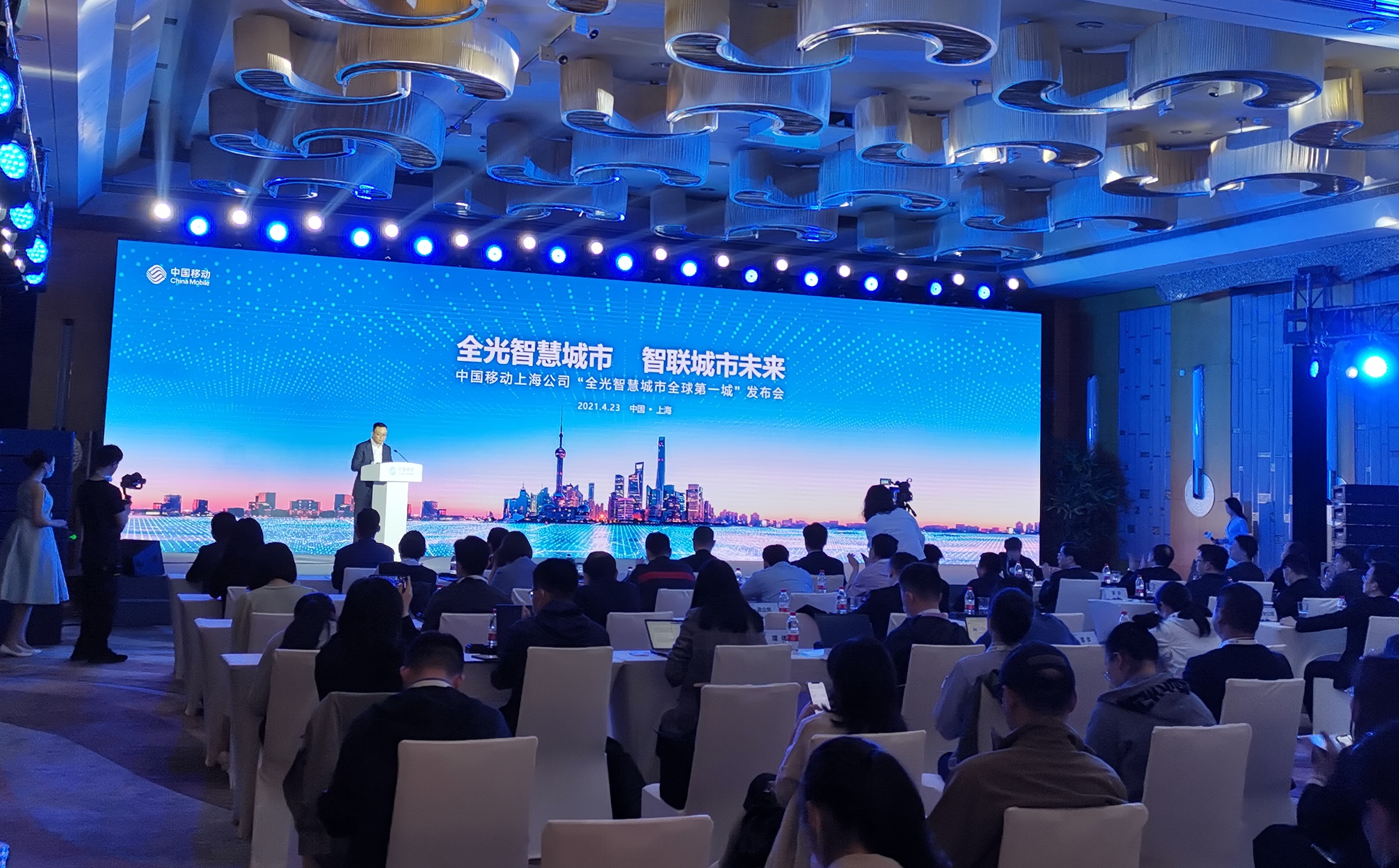 FNC险胜KT，Zeus团战一打五全球总决赛3:1（上海）