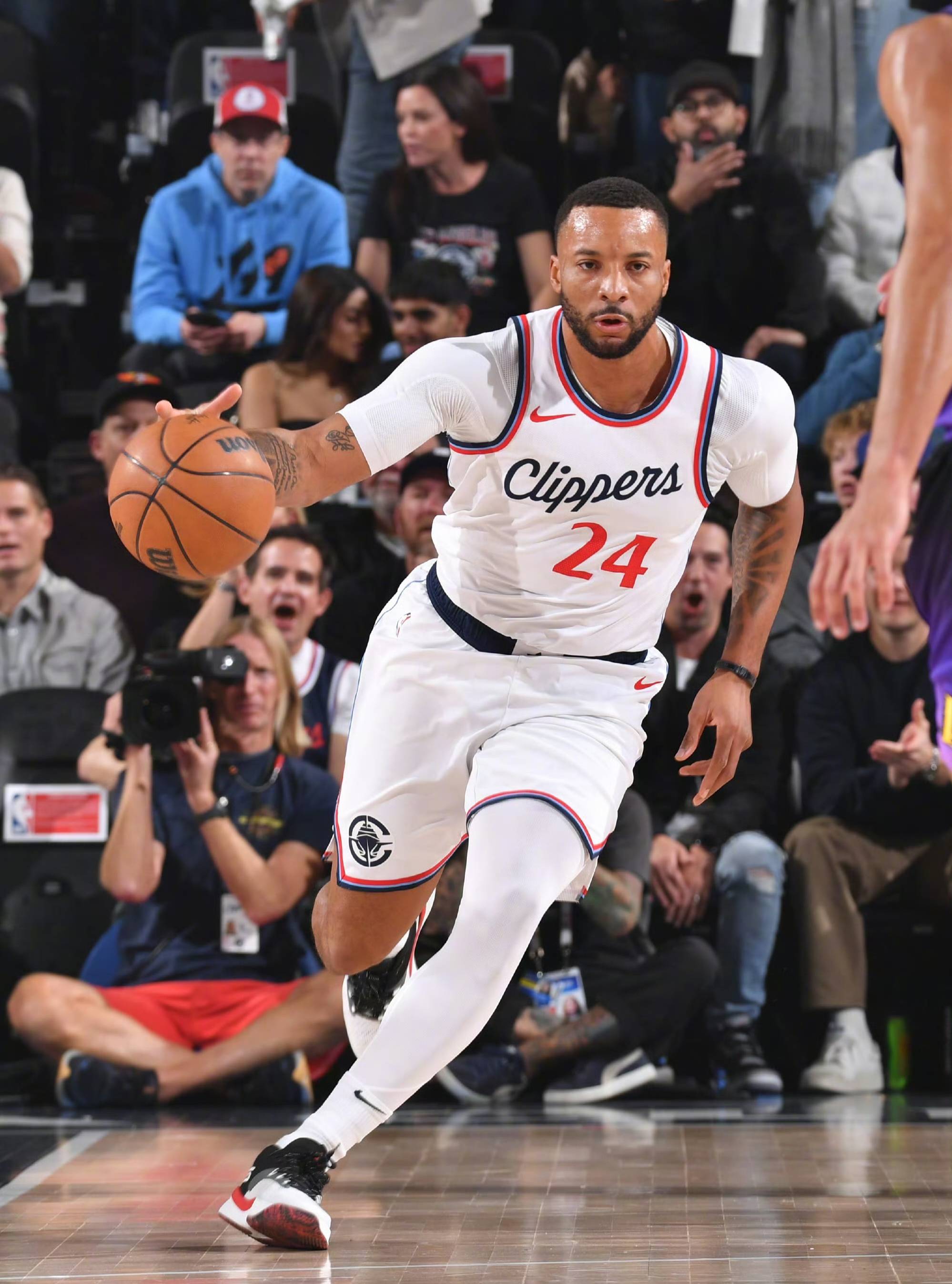 关于快船逆转雄鹿B队，艾顿关键制胜的信息